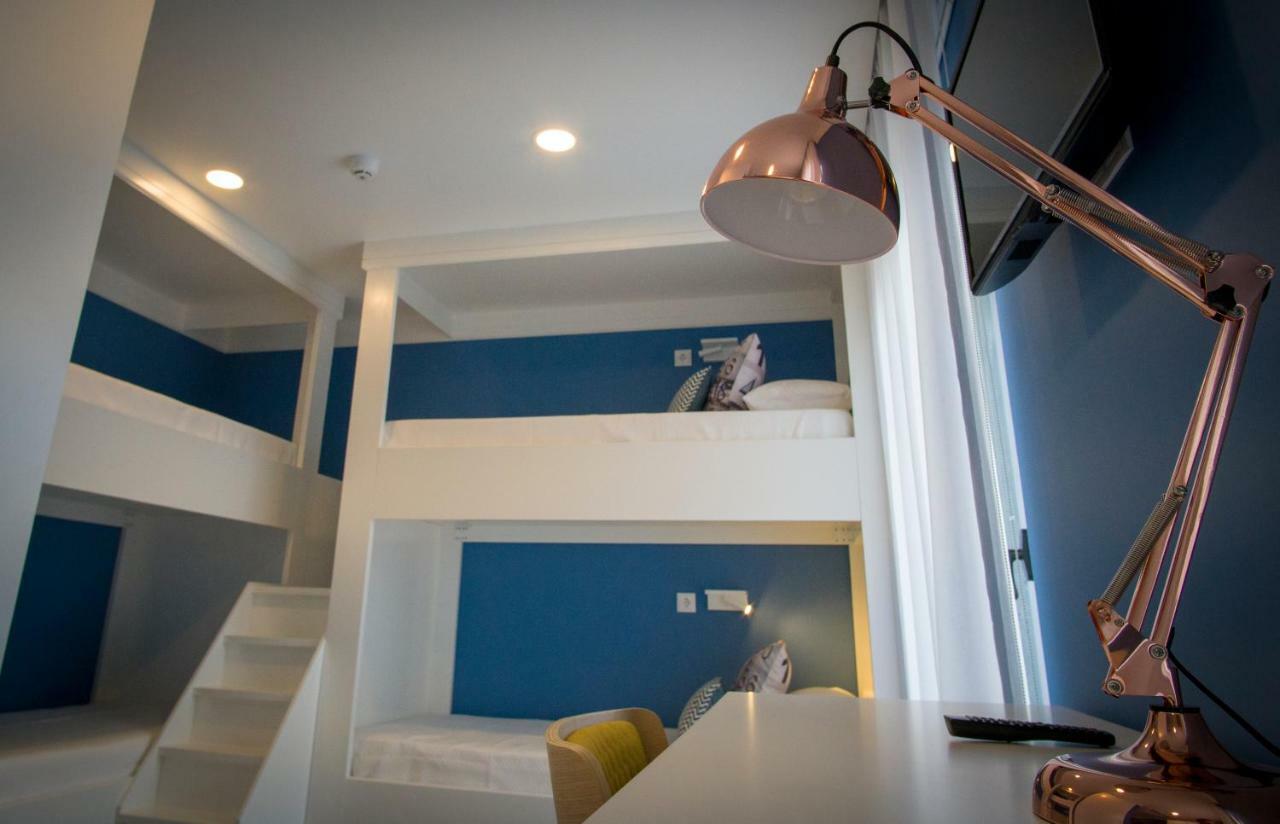 Zigzag Hostel Praia da Vitória Extérieur photo